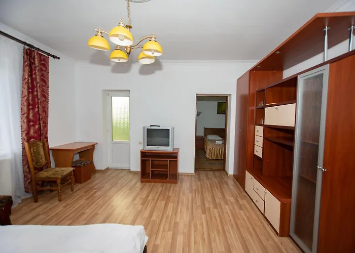 квітка закарпаття ホテル 4*